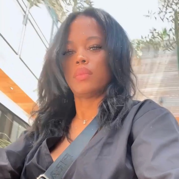 Meet your Posher, Danielle - Picture 1 of 1